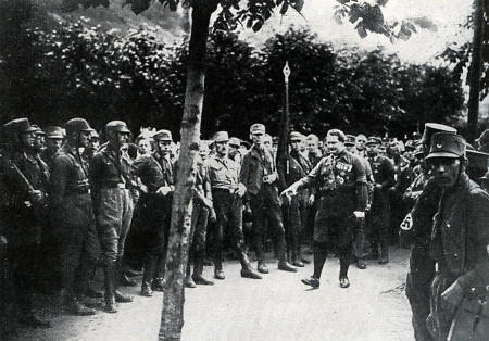 Göring mit Frankfurter und Nassauer SA und SS in Kaub, 1929
