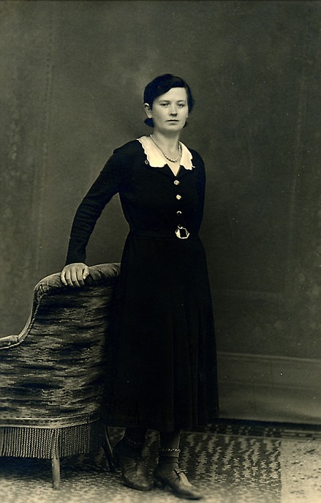 Junge Frau aus Rengershausen, um 1935