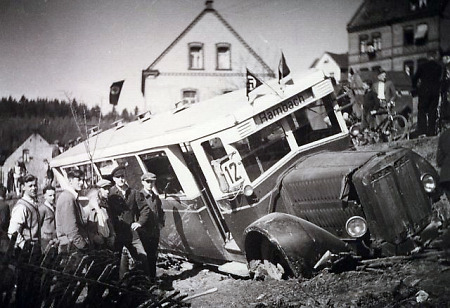 Unfall der Buslinie 12 (von Wiesbaden) nach Rambach, 1936