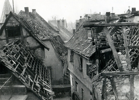 Die zerstörten Dächer von Bensheim, 1945