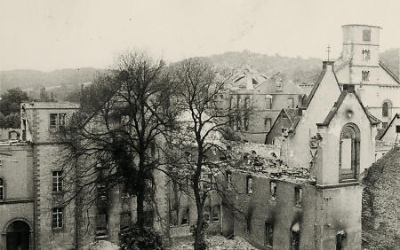 Kriegszerstörte Kirche in Bensheim, 1945