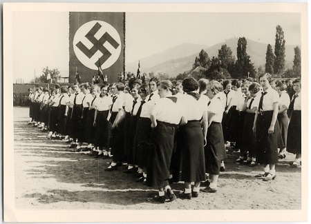 Gruppe des Bunds deutscher Mädels in Bensheim, 1. Mai 1934