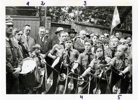 Hitlerjungen bei der Einweihung des HJ-Heims Bensheim, 29.September 1935