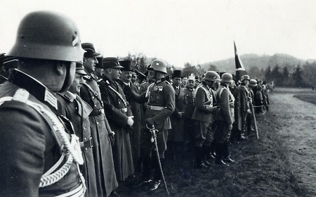 Truppenparade zu „Führers Geburtstag“ in Bensheim, 20. April 1938
