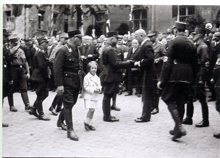 Nationalsozialisten mit kleinem Mädchen in Bensheim, 1933-1939