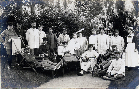 Patienten und Pflegepersonal des Lazaretts Falkenhof in Bensheim, 1914-1918
