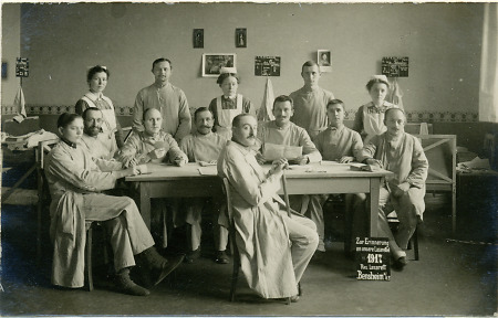 Gruppenaufnahme im Lazarett Rodensteinschule, 1917