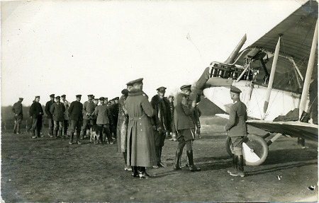 Soldaten mit Flugzeug im Ersten Weltkrieg in Bensheim (?), 1914-1918