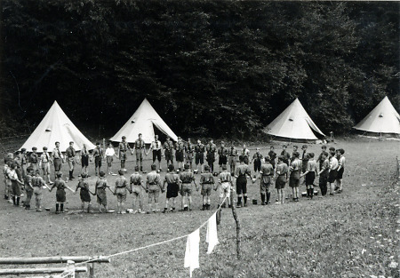 Hitlerjungen in einem Zeltlager (bei Bensheim), 1935