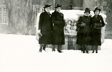 Junge Frauen in Eschwege im Kriegswinter, 1941-1942