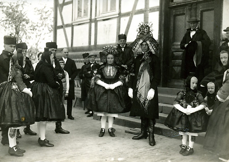 Hochzeit in Nausis, um 1938