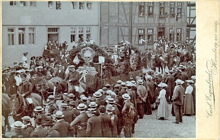Festzug anlässlich der Kirmes in Ziegenhain, späte 1920er Jahre