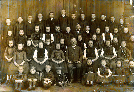 Schwälmer Schulklasse, um 1900