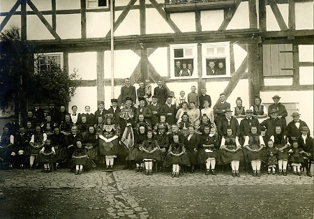 Hochzeit in Obergrenzebach, um 1930