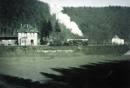 Bahnhof Itter mit Dampflok, 1950