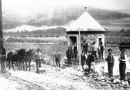 Bau des Pegelhäuschens in Schmittlotheim an der Eder, 1905