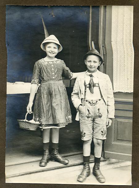 Geschwisterpaar in Kassel, um 1916