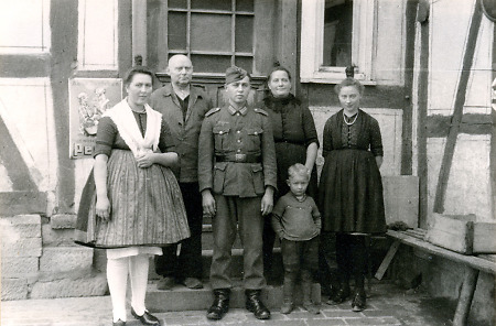 Drei Generationen einer Schrecksbacher Familie während des Zweiten Weltkriegs, während des Zweiten Weltkriegs
