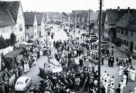 Platzkonzert anlässlich des Laternenfestes in Büdesheim, 1950-1959