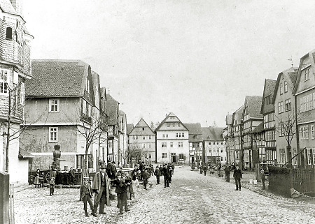 Das östliche Ende des Obermarkts in Frankenberg, um 1900