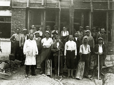 Arbeiter der Baufirma Neuschäfer und Sohn in Frankenberg, um 1930