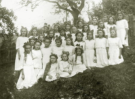 Junge Frankenbergerinnen anlässlich des Bundessängerfestes, 1921