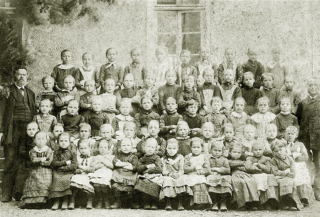 Mädchenschulklasse in Frankenberg, um 1890