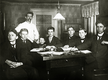 Seminaristen des Königlichen Lehrerseminars in ihrem Privatquartier, 1905-1910