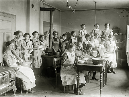 Kochunterricht für Frankenberger Bürgertöchter, um 1910