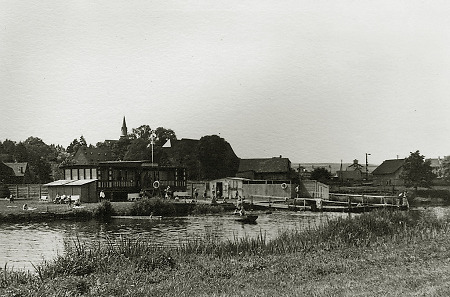 Flussbadeanstalt an der Eder bei Frankenberg, späte 1920er Jahre