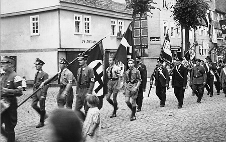1. Maizug von Nationalsozialisten in Frankenberg, 1933-1939