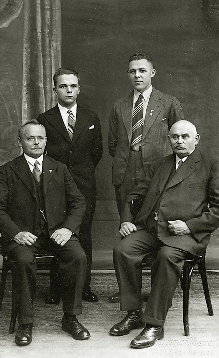 Aufnahme der Brüder August und Wilhelm Ortwein mit ihren Söhnen, um 1935
