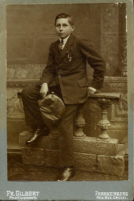 Junger Mann aus Frankenberg mit Schülermütze, um 1912
