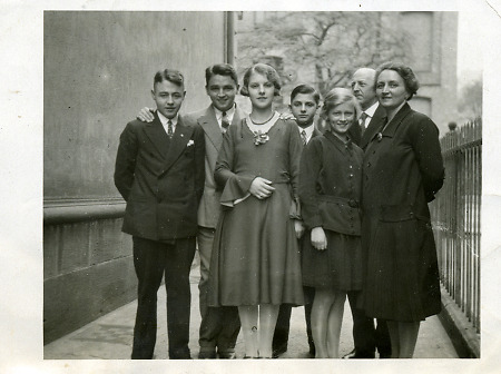 Marburger Familie mit fünf Kindern, 1930