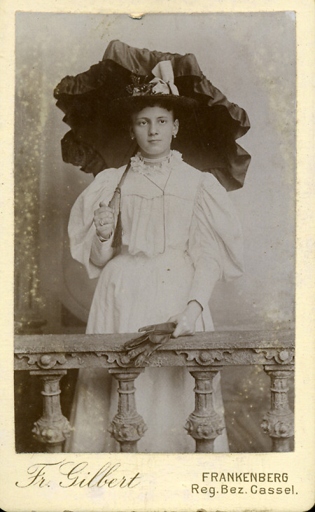Junge Frau aus Frankenberg, um 1895
