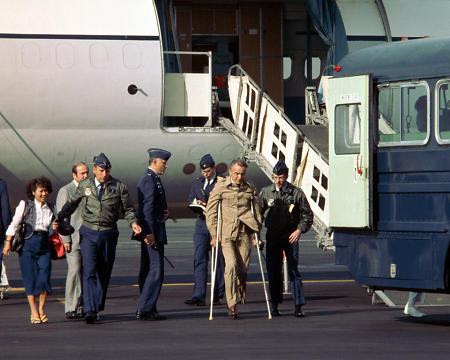 Verwundeter US-Soldat auf der Rhein-Main Air Base, 8. Oktober 1981