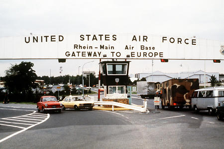 Eingang zur Rhein-Main Air Base Frankfurt, 19. August 1980