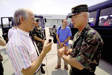 Interview mit dem kommandierenden General der europäischen Sanitäts-Kräfte auf der Rhein-Main Air Base, 10. Juni 1989