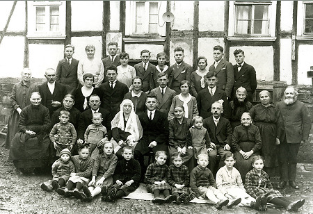 Hochzeitsgäste in Haubern, 1920er Jahre