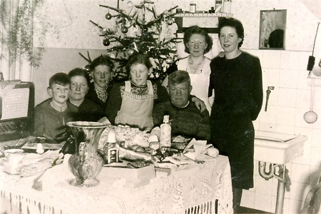 Weihnachstfest bei einer Hauberner Familie, frühe 1950er Jahre