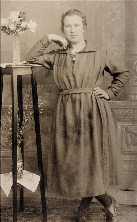 Junge Frau aus Haubern, um 1910er Jahre
