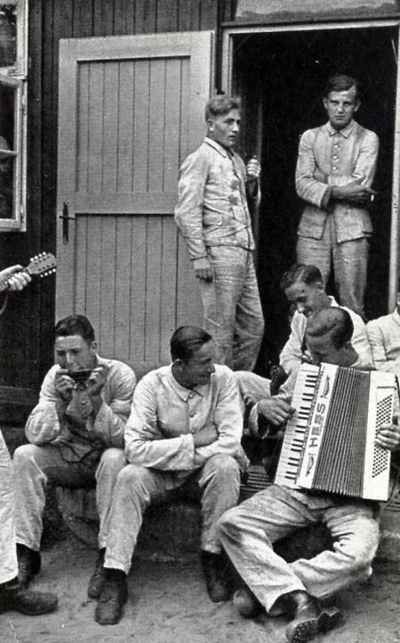 RAD-Männer beim Musizieren, 1933-1939