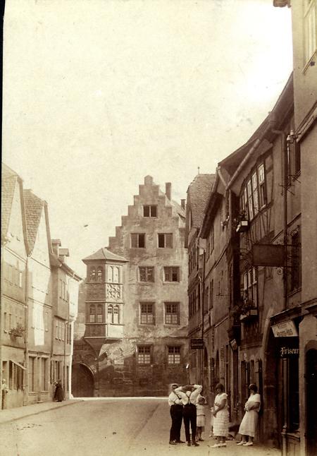 Straße in Büdingen mit Deutschen Haus, um 1930 ?