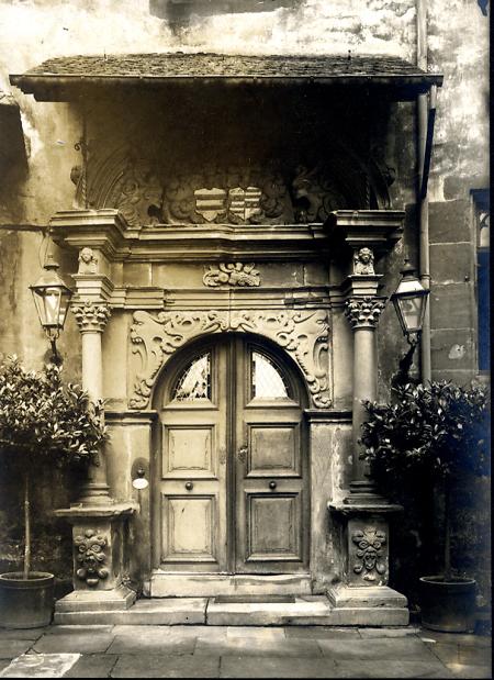 Schlossportal in Büdingen, um 1900