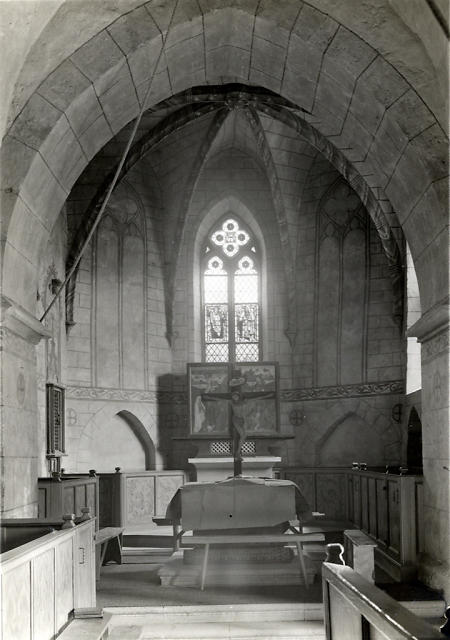 Innenansicht der Kirche in Heuchelheim, um 1900