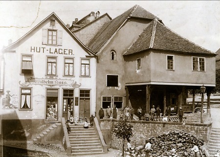 Die Pferdewechselstation in Gelnhausen, die sog. Hall, vor 1895
