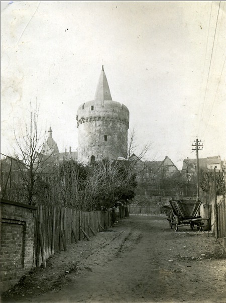 Der Hexenturm in Gelnhausen, um 1910