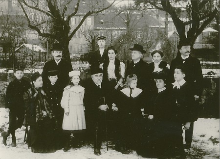 Drei Generationen einer Gelnhäuser Familie, um 1910