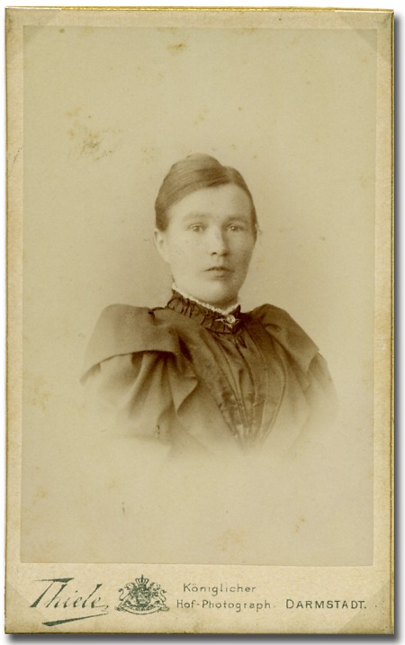 Porträt einer Lehrerin aus Gelnhausen, um 1910