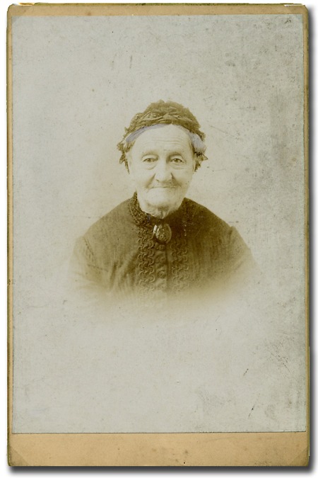 Die Frau des Postmeisters in Gelnhausen, um 1905